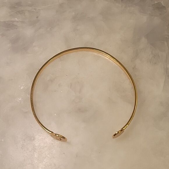 NWT Gorjana Alphabet E Initial Thin Disc Cuff Birthday 18k Gold Dainty Ethereal - Picture 6 of 6